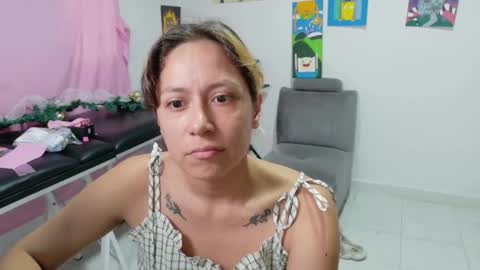 Mia online show from December 2025 07:09:01 PM