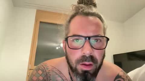 letmedoo2 online show from December 2025 09:43:02 PM