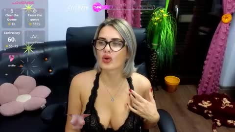 Snapshot of hotanalorena69 chatting on November 2025 06:15:02 AM Lisa online show from November 2025 06:15:02 AM