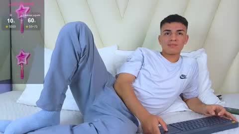 hotboy21_ online show from November 2025 03:50:01 AM