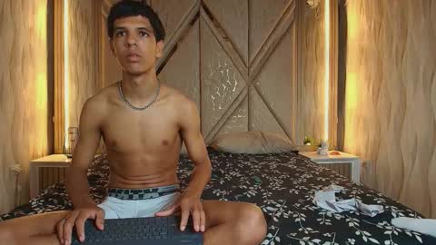 hotcouple_222 online show from February 2026 07:51:01 AM