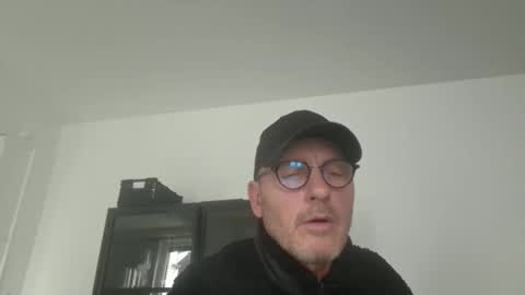 Snapshot of hotcriss76 chatting on December 2025 11:05:01 AM HotCriss online show from December 2025 11:05:01 AM