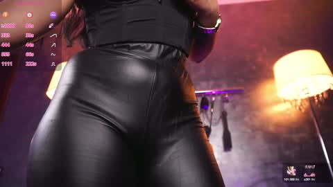 Snapshot of hotdesy_ chatting on January 2025 09:39:01 AM Mistress online show from January 2025 09:39:01 AM