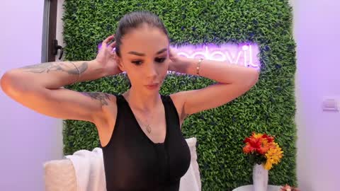 hotfallingdevil online show from November 2025 06:07:02 AM