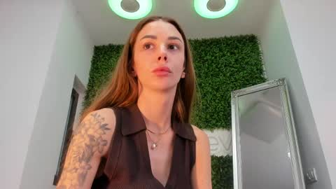hotfallingdevil online show from May 2026 04:18:01 AM