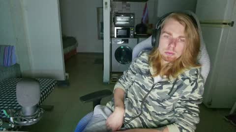 Snapshot of hotinhell666 chatting on December 2024 04:31:01 PM Hikikomori Alex online show from December 2024 04:31:01 PM