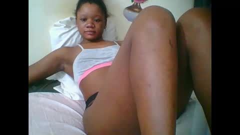 Snapshot of hotjeylee chatting on October 2025 09:35:02 AM LOYCE online show from October 2025 09:35:02 AM