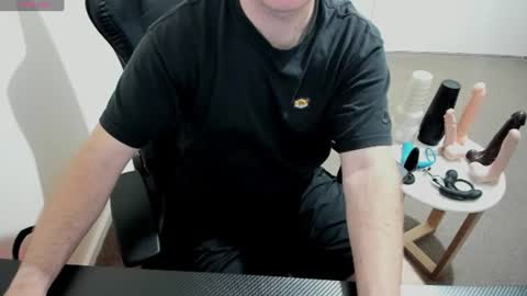 Snapshot of hotmelbguy20 chatting on June 2026 03:44:02 PM Cum and play X online show from June 2026 03:44:02 PM