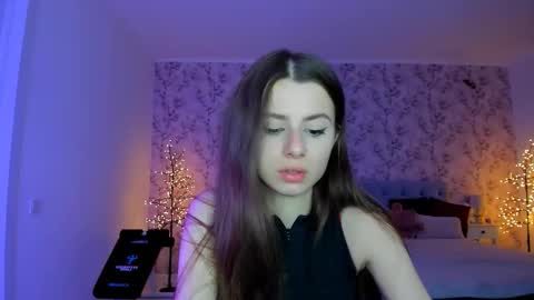 hotmolly_ online show from March 2026 08:01:01 PM