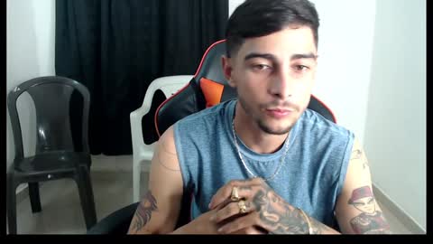 Snapshot of hotsteel420 chatting on January 2025 01:11:01 AM hotsteel420 online show from January 2025 01:11:01 AM