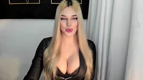 Snapshot of hotstellacumxxx chatting on November 2025 06:30:02 AM STELLA online show from November 2025 06:30:02 AM