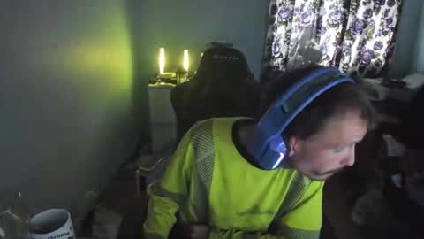 hot online show from October 2025 04:07:02 PM