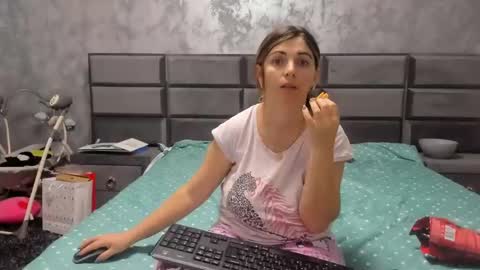 Snapshot of hottalicia2 chatting on December 2024 12:18:01 AM hottalicia2 online show from December 2024 12:18:01 AM