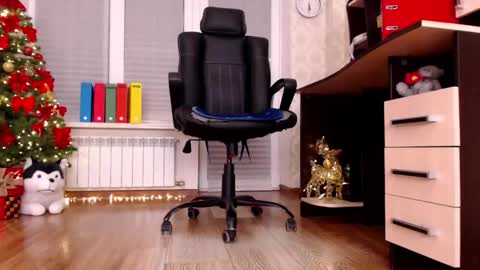 Snapshot of hottdoll611 chatting on December 2024 02:30:01 PM CassieAndDonald online show from December 2024 02:30:01 PM