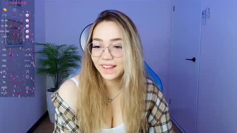 Snapshot of hottease_pvt chatting on February 2025 01:47:02 AM hello Im Eva online show from February 2025 01:47:02 AM