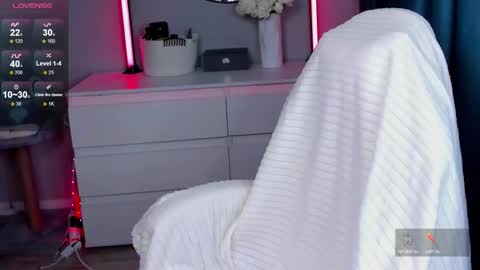 Snapshot of hottease_pvt chatting on October 2025 02:35:02 PM hello Im Eva online show from October 2025 02:35:02 PM