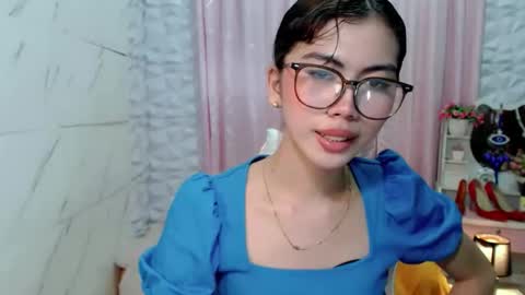 hottestdella69 online show from December 2025 05:44:02 PM