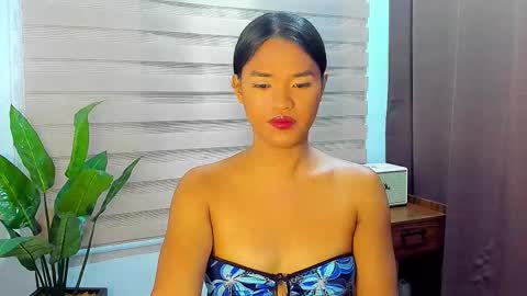 Maxine online show from September 2025 01:23:01 PM