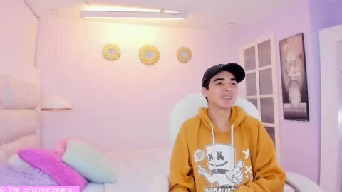 hottiie_guy online show from November 2025 05:55:02 PM