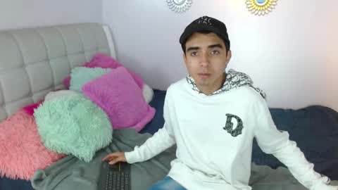 hottiie_guy online show from November 2025 12:15:02 PM