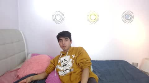 hottiie_guy online show from November 2025 06:41:02 PM