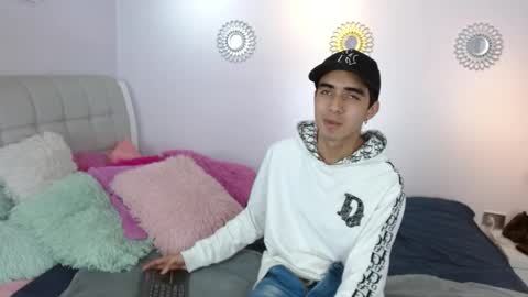 hottiie_guy online show from November 2025 06:10:01 PM
