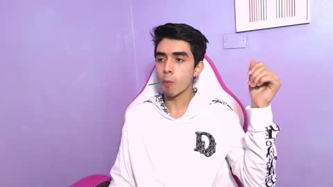 hottiie_guy online show from December 2025 06:28:01 PM