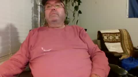 Snapshot of hottop_1981 chatting on December 2024 02:05:01 AM Hottop 1981 online show from December 2024 02:05:01 AM