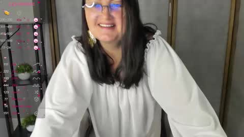 Snapshot of hottyannaa chatting on November 2025 02:43:02 AM Anna online show from November 2025 02:43:02 AM