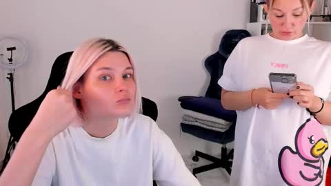 Snapshot of hottyblonds chatting on November 2025 10:50:02 AM Nessie and Jessie online show from November 2025 10:50:02 AM