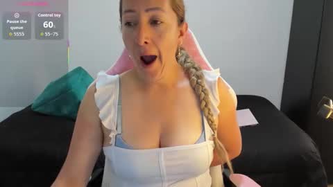 hottychrystal online show from March 2026 03:59:01 PM