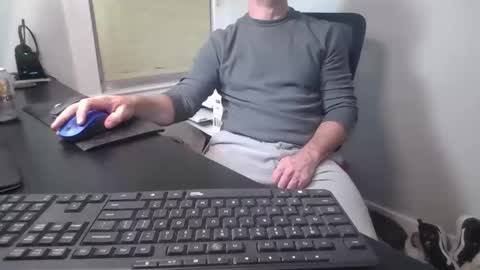 Snapshot of hoverday chatting on October 2025 01:39:03 AM hoverday online show from October 2025 01:39:03 AM