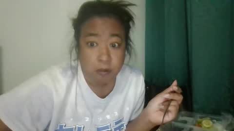 Snapshot of howdykannapat chatting on November 2025 12:55:01 PM NIDA online show from November 2025 12:55:01 PM