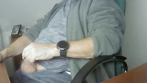 Snapshot of hpeter111 chatting on December 2024 06:59:02 PM Peter online show from December 2024 06:59:02 PM