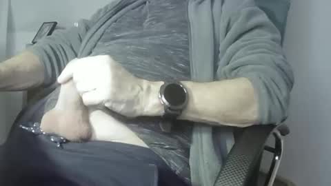 Snapshot of hpeter111 chatting on January 2025 07:39:01 PM Peter online show from January 2025 07:39:01 PM