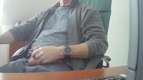 Snapshot of hpeter111 chatting on February 2025 11:05:02 AM Peter online show from February 2025 11:05:02 AM