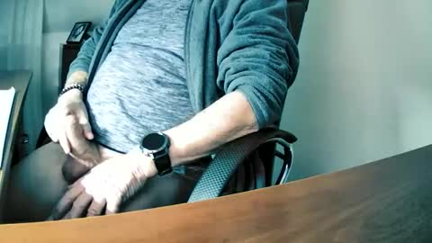 Snapshot of hpeter111 chatting on December 2025 10:39:01 PM Peter online show from December 2025 10:39:01 PM