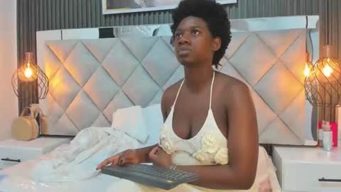 Snapshot of huddah_cam chatting on September 2025 11:33:02 AM huddah online show from September 2025 11:33:02 AM