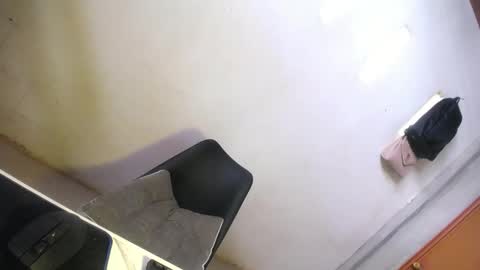 Snapshot of hugcock69_precious chatting on December 2024 07:02:02 AM Precious online show from December 2024 07:02:02 AM