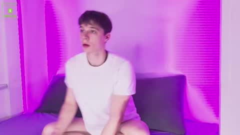 Snapshot of hugebangins_ chatting on September 2025 10:19:01 AM ANTHONY online show from September 2025 10:19:01 AM