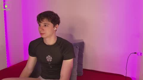 Snapshot of hugebangins_ chatting on October 2025 04:35:02 AM ANTHONY online show from October 2025 04:35:02 AM