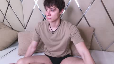 Snapshot of hugebangins_ chatting on October 2025 04:40:02 AM ANTHONY online show from October 2025 04:40:02 AM