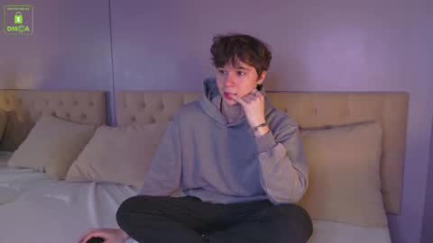 Snapshot of hugebangins_ chatting on November 2025 04:45:02 AM ANTHONY online show from November 2025 04:45:02 AM