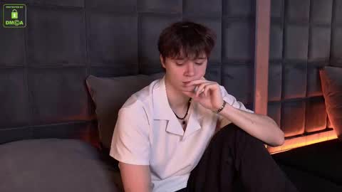 Snapshot of hugebangins_ chatting on November 2025 10:27:01 AM ANTHONY online show from November 2025 10:27:01 AM