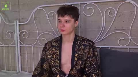 Snapshot of hugebangins_ chatting on December 2025 04:31:02 AM ANTHONY online show from December 2025 04:31:02 AM