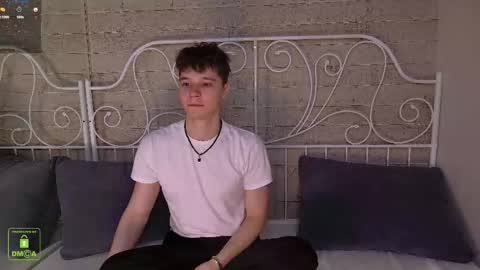 Snapshot of hugebangins_ chatting on December 2025 03:32:02 PM ANTHONY online show from December 2025 03:32:02 PM