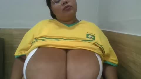 LUCYSANX online show from February 2026 05:57:02 PM