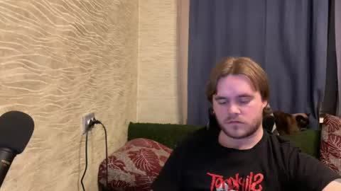 Snapshot of hugo__brad chatting on April 2026 09:06:01 PM Hugo online show from April 2026 09:06:01 PM