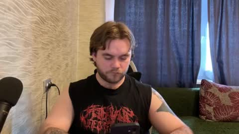 Snapshot of hugo__brad chatting on April 2026 01:52:02 PM Hugo online show from April 2026 01:52:02 PM