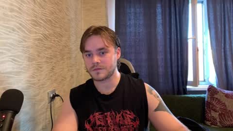Snapshot of hugo__brad chatting on May 2026 05:09:02 PM Hugo online show from May 2026 05:09:02 PM